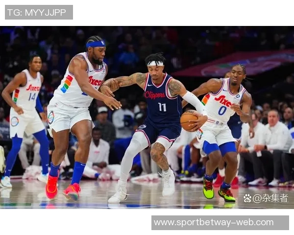 马克西表现出色16投7中砍下22分9篮板7助攻1抢断助力球队胜利